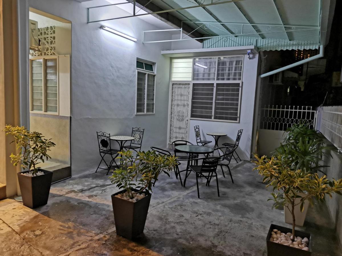 G Fortune Guest House Victoria Green جورج تاون المظهر الخارجي الصورة